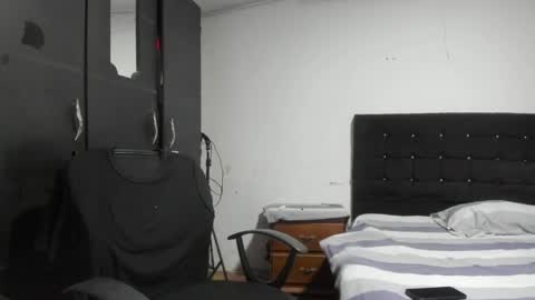 ryan_xc1 online show from 04/14/26, 03:45