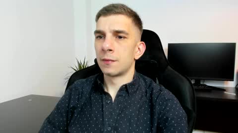 Snapshot of ryandusk chatting on 05/17/26, 07:43 Andrew C. online show from 05/17/26, 07:43