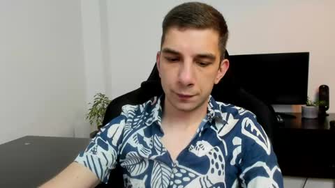 Snapshot of ryandusk chatting on 06/05/26, 08:03 Andrew C. online show from 06/05/26, 08:03