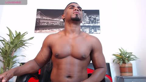 Instagram  Ryandwrn online show from 04/25/26, 01:41