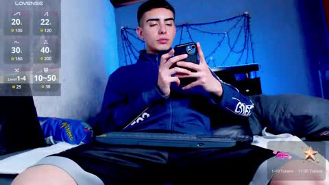 Snapshot of ryannhill_ chatting on 12/29/24, 11:29 Ryannhill online show from 12/29/24, 11:29