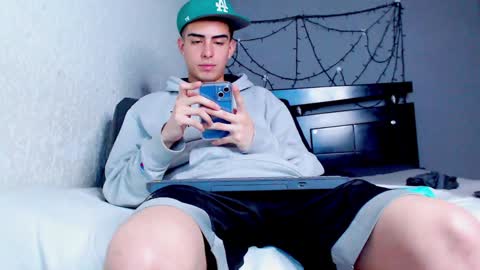 Snapshot of ryannhill_ chatting on 01/21/25, 09:35 Ryannhill online show from 01/21/25, 09:35