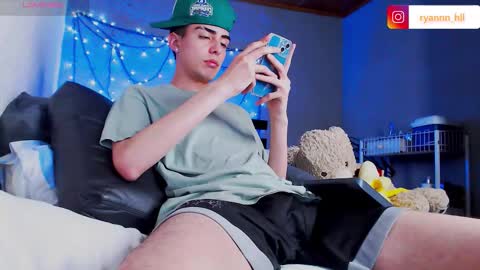 Snapshot of ryannhill_ chatting on 10/17/25, 07:22 Ryannhill online show from 10/17/25, 07:22