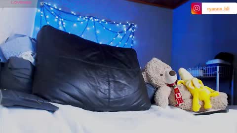 Snapshot of ryannhill_ chatting on 10/24/25, 08:00 Ryannhill online show from 10/24/25, 08:00