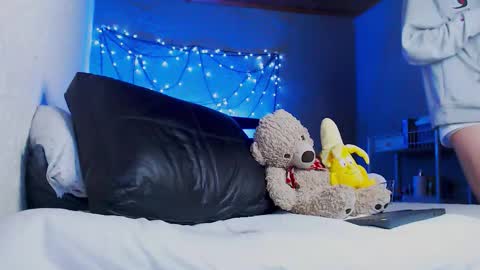 Ryannhill  online show from 11/18/25, 07:24