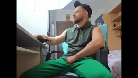 Snapshot of ryanstone_ chatting on 11/06/25, 04:02 Ryanstone online show from 11/06/25, 04:02