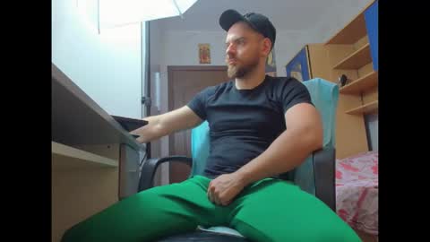 Snapshot of ryanstone_ chatting on 11/10/25, 03:38 Ryanstone online show from 11/10/25, 03:38