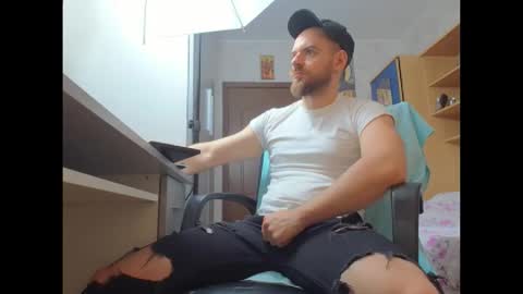 Snapshot of ryanstone_ chatting on 11/13/25, 05:06 Ryanstone online show from 11/13/25, 05:06