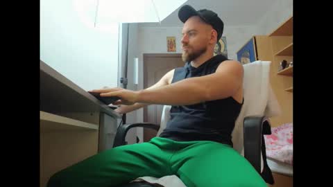 Snapshot of ryanstone_ chatting on 11/19/25, 05:51 Ryanstone online show from 11/19/25, 05:51