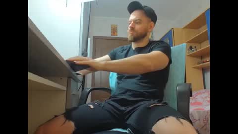 Snapshot of ryanstone_ chatting on 12/15/25, 05:12 Ryanstone online show from 12/15/25, 05:12