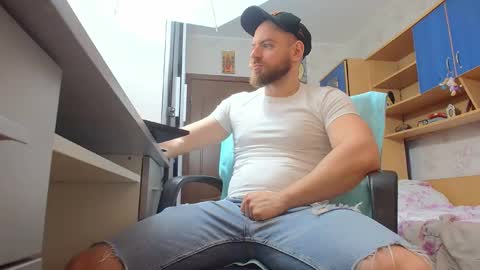 Snapshot of ryanstone_ chatting on 02/04/26, 05:35 Ryanstone online show from 02/04/26, 05:35