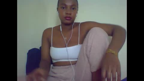 Snapshot of rycie chatting on 10/13/25, 04:07 Rycie online show from 10/13/25, 04:07