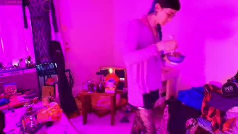 Ryn Michele online show from 11/01/25, 08:33