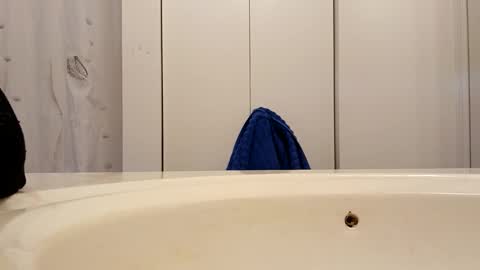 Snapshot of ryucravenmore chatting on 10/21/25, 12:39 ryucravenmore online show from 10/21/25, 12:39