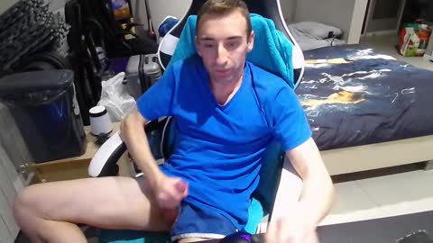 Snapshot of ryukukamifr chatting on 02/07/25, 07:27 Ryuk FR online show from 02/07/25, 07:27