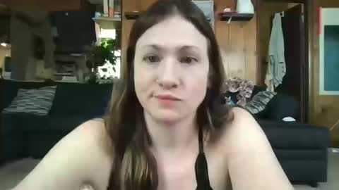 Snapshot of s496925 chatting on 10/10/25, 05:34 s496925 online show from 10/10/25, 05:34