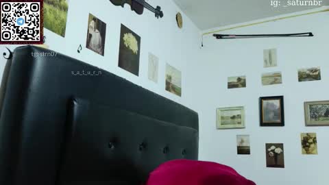 Snapshot of s_a_t_u_r_n chatting on 10/15/25, 09:09 ST online show from 10/15/25, 09:09