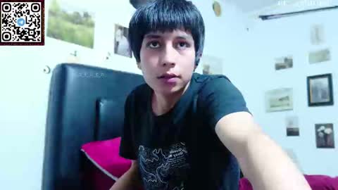 Snapshot of s_a_t_u_r_n chatting on 11/16/25, 10:37 ST online show from 11/16/25, 10:37