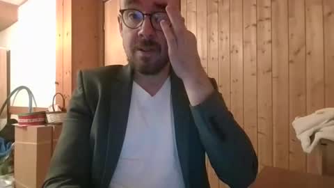 Snapshot of s_i_q chatting on 09/16/25, 07:09 s_i_q online show from 09/16/25, 07:09