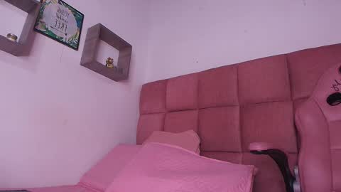 Snapshot of s_samanthax chatting on 02/18/25, 03:10 Samantha online show from 02/18/25, 03:10