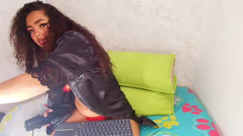 Snapshot of s_sofia_ chatting on 01/06/25, 07:13 s_sofia_ online show from 01/06/25, 07:13