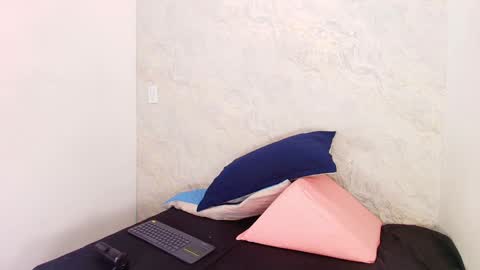 Snapshot of s_sofia_ chatting on 01/07/25, 07:17 s_sofia_ online show from 01/07/25, 07:17