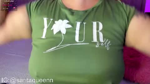 Snapshot of saara__queen chatting on 07/31/26, 12:43 saara__queen online show from 07/31/26, 12:43