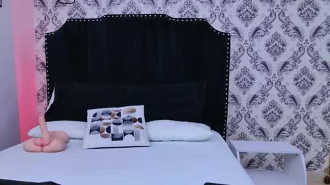 Saara Brown online show from 10/17/25, 12:08