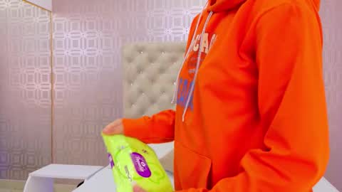 Saara Brown online show from 11/09/25, 12:14