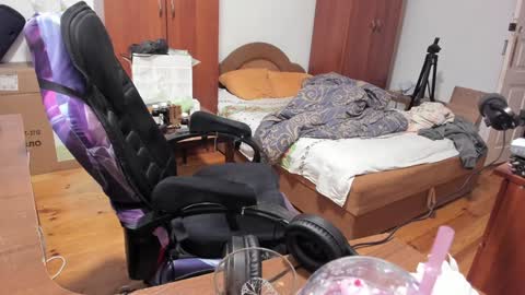 1141323  my Lord Mister Max   moms treasure online show from 12/18/24, 07:52