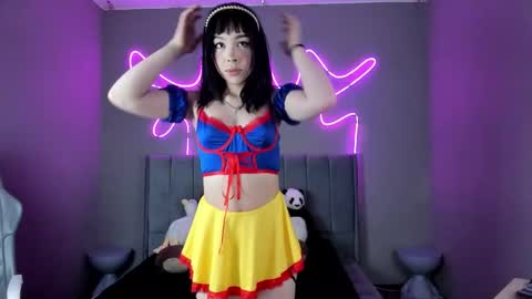 Snapshot of sabrina_bloom_ chatting on 10/18/25, 12:50 sabri online show from 10/18/25, 12:50
