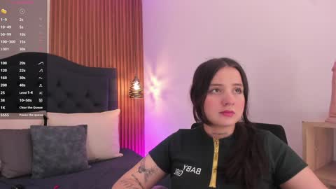 Snapshot of sabrina_lennox chatting on 01/12/25, 03:49 Sabrina Maria online show from 01/12/25, 03:49