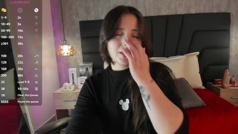 Snapshot of sabrina_lennox chatting on 01/30/25, 11:02 Sabrina Maria online show from 01/30/25, 11:02