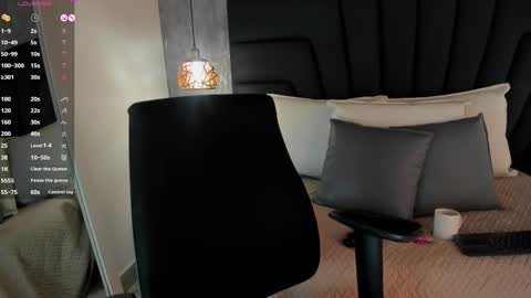 Snapshot of sabrina_lennox chatting on 02/17/25, 11:20 Sabrina Maria online show from 02/17/25, 11:20