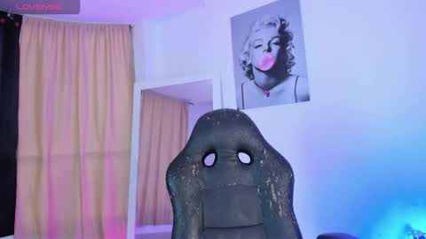 sabrina_lopez1 online show from 10/31/25, 10:33