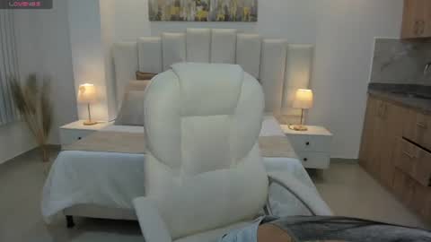 Snapshot of sabrina_nova chatting on 06/30/26, 12:33 Sabrina online show from 06/30/26, 12:33