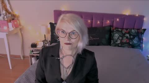 Sabrina MacMarren online show from 12/29/24, 01:28