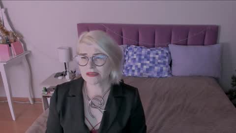 Sabrina MacMarren online show from 01/17/25, 05:19