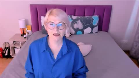 Sabrina MacMarren online show from 10/06/25, 02:36