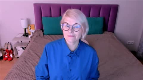 Sabrina MacMarren online show from 10/25/25, 02:24