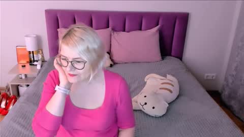 Sabrina MacMarren online show from 11/19/25, 06:41