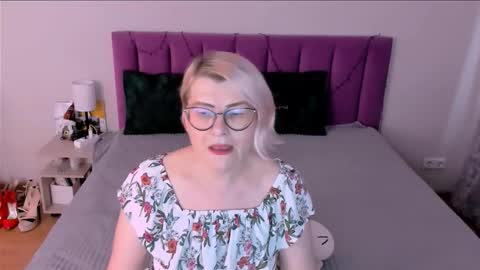 Sabrina MacMarren online show from 12/23/25, 07:50