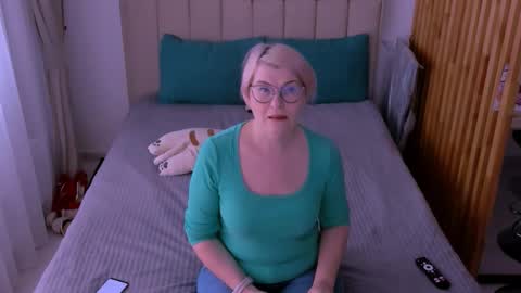 Sabrina MacMarren online show from 03/01/26, 09:00