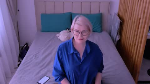 Sabrina MacMarren online show from 03/04/26, 07:58