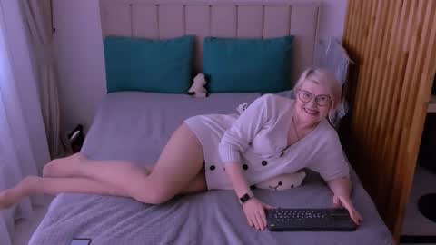 Sabrina MacMarren online show from 03/06/26, 11:17