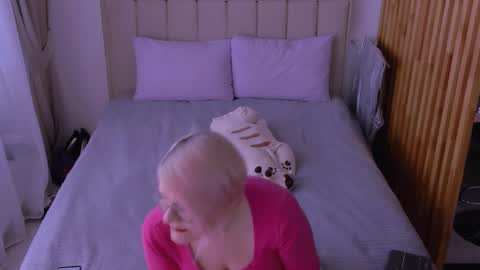 Sabrina MacMarren online show from 03/17/26, 09:01