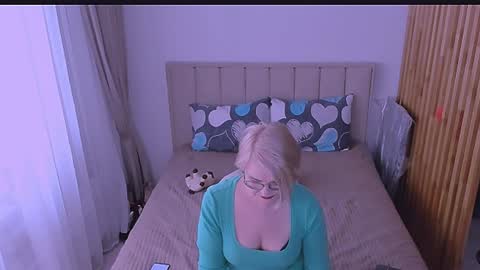 Sabrina MacMarren online show from 04/06/26, 01:12