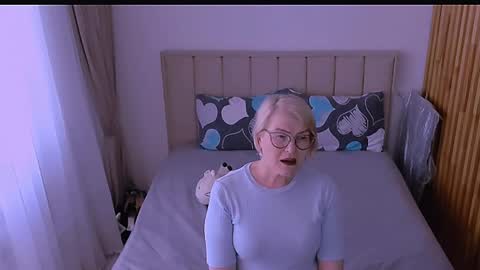 Sabrina MacMarren online show from 04/17/26, 02:53