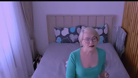 Sabrina MacMarren online show from 04/18/26, 10:19