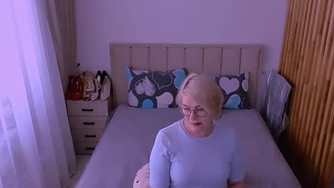 Sabrina MacMarren online show from 05/17/26, 01:40